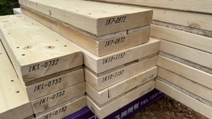 名護市で施工中の新築注文住宅。2×4工法を採用したきこり社株式会社の構造工事