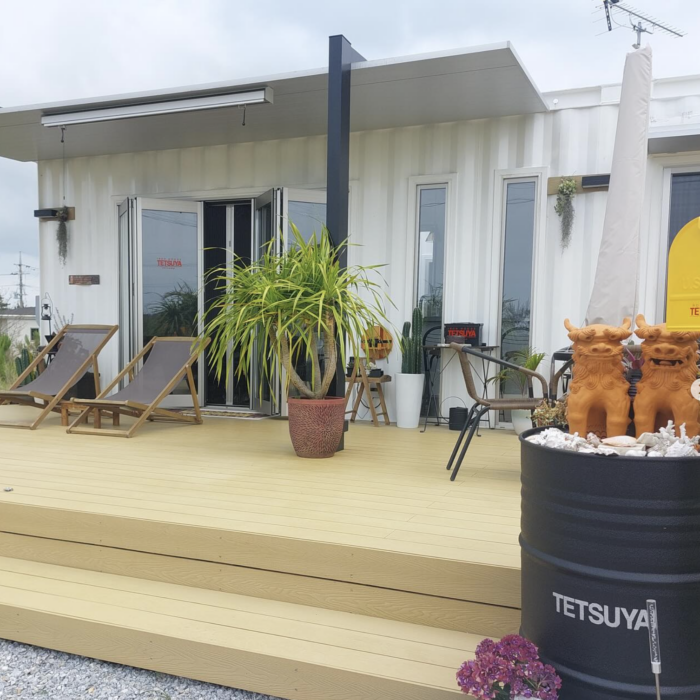 沖縄県北部・名護市で注目を集めるコンテナハウス。スピーディな建築と高いデザイン性を兼ね備えた工事事例です。